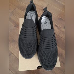 Clarks Women's Cloudsteppers Slip-On Knit Sneaker in Black Size 9.5
